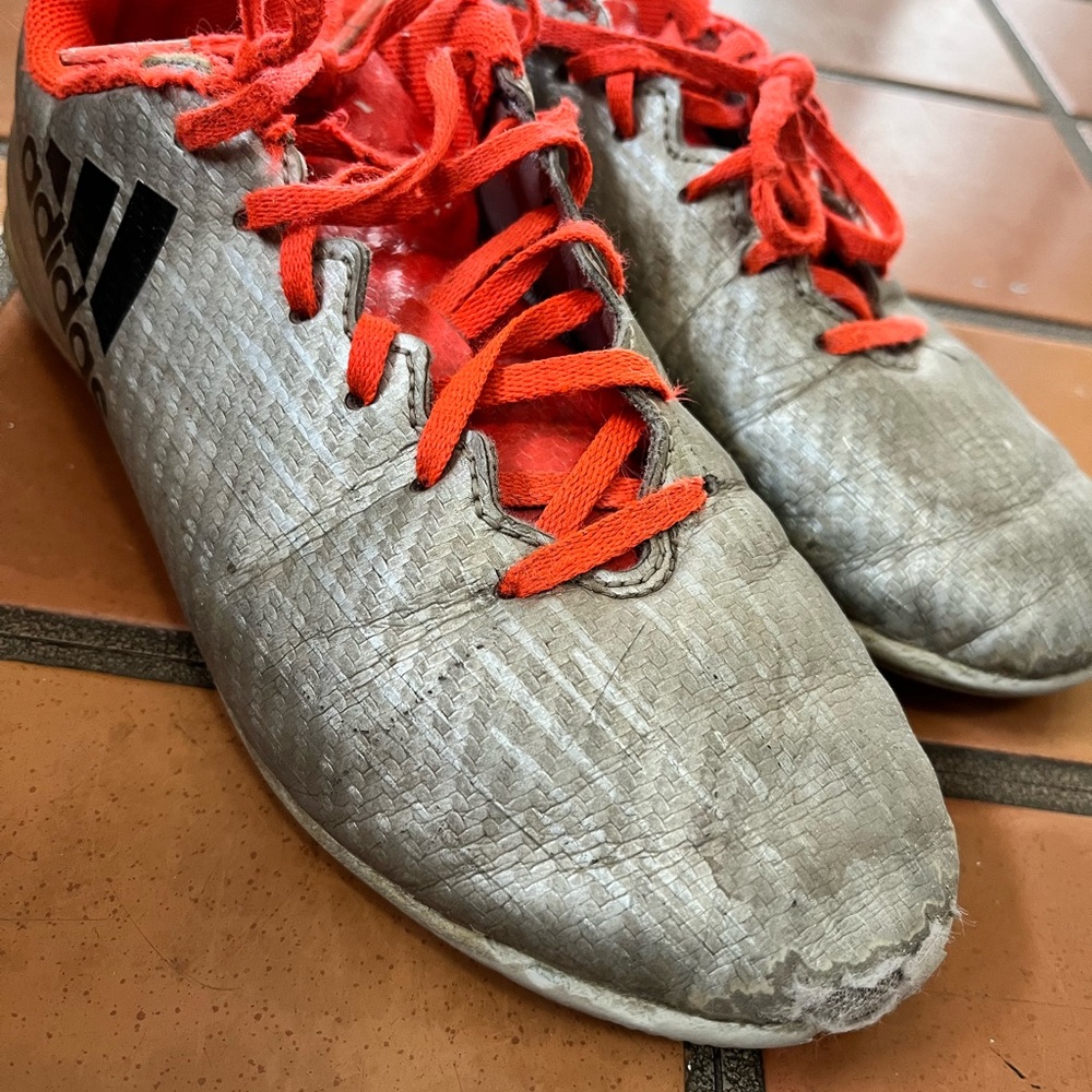 Adidas Messi silver/orange kids indoor turf soccer cleats boots USED kids 3.5